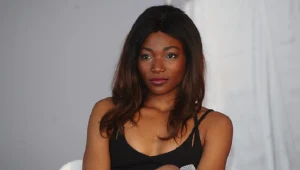 Osi Ugonoh na wernisażu marki Triumph