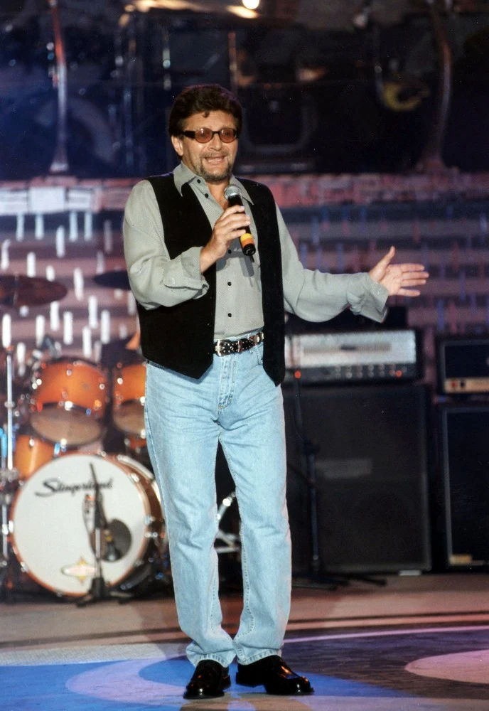 W 2000 roku ukazał się solowy album Andrzeja Zielińskiego "Znów od zera", którego w kilku utworach wsparli wszyscy Skaldowie W 2000 roku ukazał się solowy album Andrzeja Zielińskiego "Znów od zera", którego w kilku utworach wsparli wszyscy Skaldowie