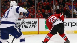 Brandon Saad zdobywa zwycięską bramkę dla Chicago