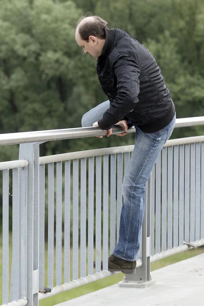 Adam Woronowicz na moście Adam Woronowicz na moście