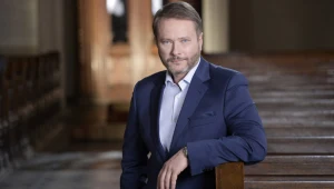 Artur Żmijewski zaprezentuje historie, w których pycha,
chciwość, zazdrość doprowadziły do tragedii