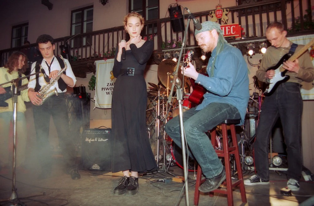 W Warszawie w 1994 roku podczas koncertu z zespołem Varius Manx