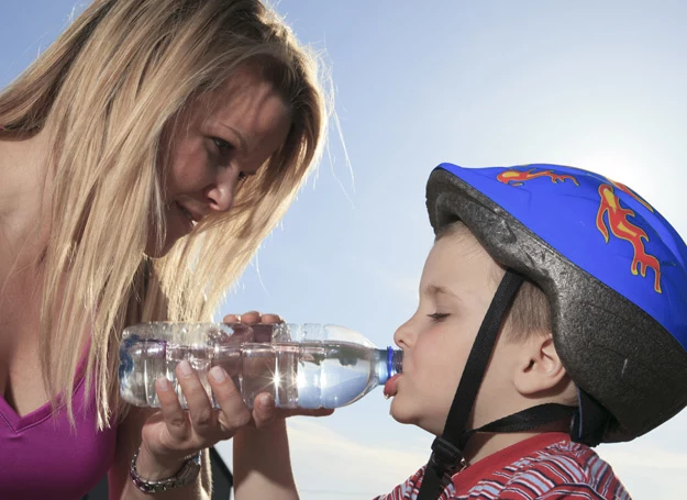 Najlepszym i najbardziej naturalnym napojem dla dziecka jest czysta woda.