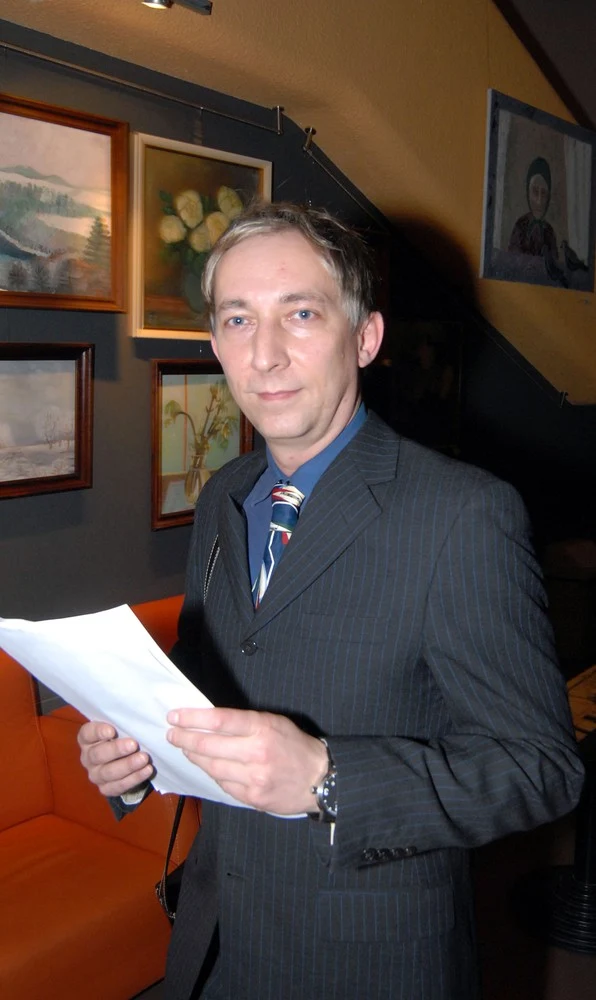 Ryszard Jaźwiński w Programie III Polskiego Radia zaczął pracować prawie od razu po studiach (od 1991 roku) i wciąż jest to jego pierwsze miejsce pracy