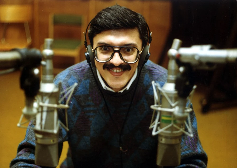 Marek Niedźwiecki rozpoczął pracę w radiowej Trójce w 1982 roku. W 2007 r. przeszedł do Radia Złote Przeboje, a do Trójki wrócił w roku 2010