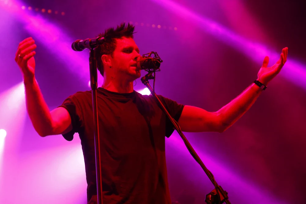 Wokalista Three Days Grace (Matt Walst) na scenie 