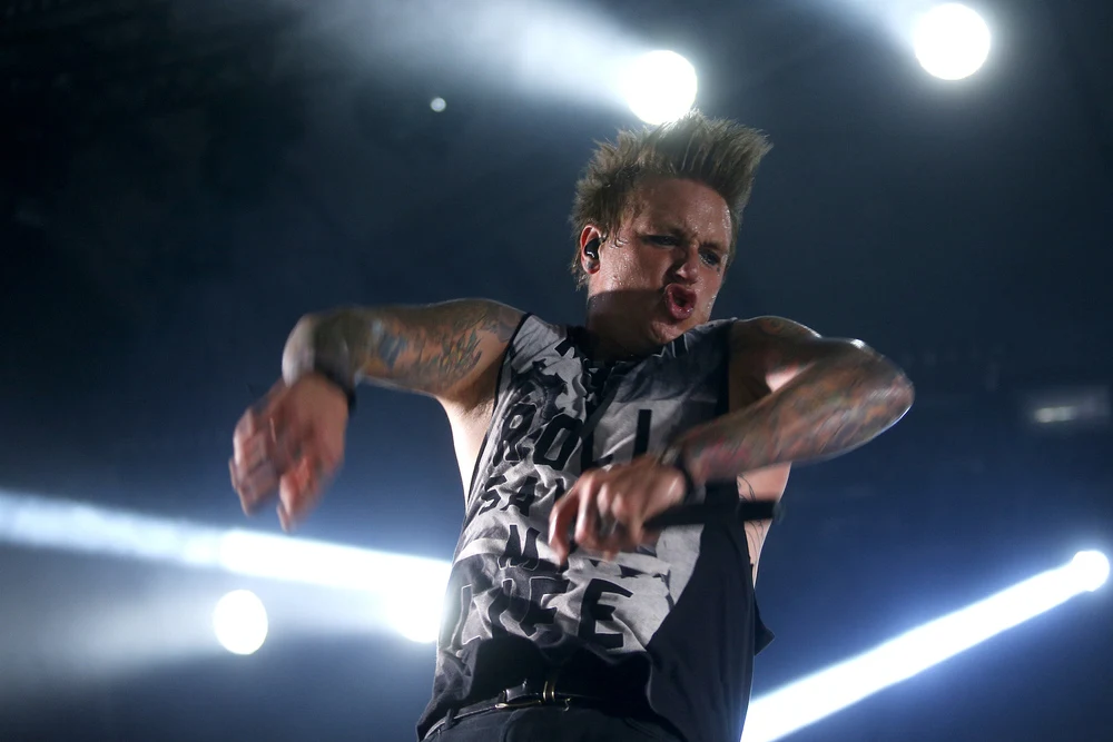 Jacoby Shaddix z Papa Roach szalał w trakcie koncertu pod ogromnym namiotem (Warsaw Stage)