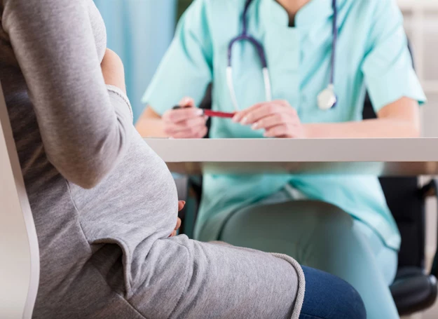 Aby zapobiec tego typu powikłaniom, w 34.-37. tygodniu ciąży pobiera się wymazy bakteryjne z pochwy i odbytu. Aby zapobiec tego typu powikłaniom, w 34.-37. tygodniu ciąży pobiera się wymazy bakteryjne z pochwy i odbytu.