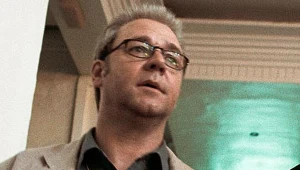 117-kilogramowy Russell Crowe w roli Eda Hoffmana