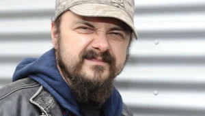 Arkadiusz Jakubik przyznaje, że uwielbia "wpuszczać widza w maliny" - fot. A.Szilagyi