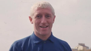 "Savile popełniał swe czyny na oczach wszystkich" - podkreślono w raporcie.