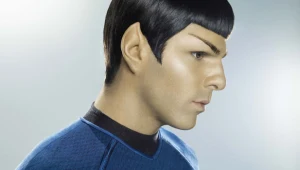 Zachary Quinto jako Spock (we własnej osobie i z własnymi włosami).