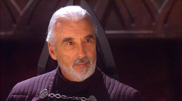 Christophera Lee oglądaliśmy także w dwóch filmach z serii "Star Wars", gdzie wcieliłsię w postać hrabiego Dooku. Aktor zagrał w "Gwiezdnych wojnach: część II – Atak klonów" (2002) oraz "Gwiezdnych wojnach: część III – Zemsta Sithów" (2005) Christophera Lee oglądaliśmy także w dwóch filmach z serii "Star Wars", gdzie wcieliłsię w postać hrabiego Dooku. Aktor zagrał w "Gwiezdnych wojnach: część II – Atak klonów" (2002) oraz "Gwiezdnych wojnach: część III – Zemsta Sithów" (2005)