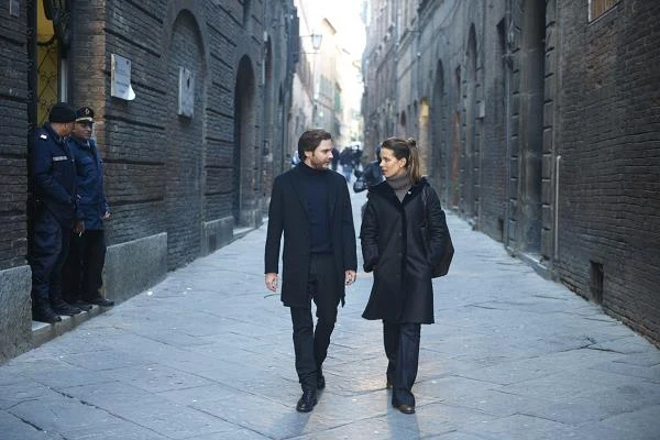 Daniel Brühl i Kate Beckinsale w scenie z filmu "Twarz anioła"