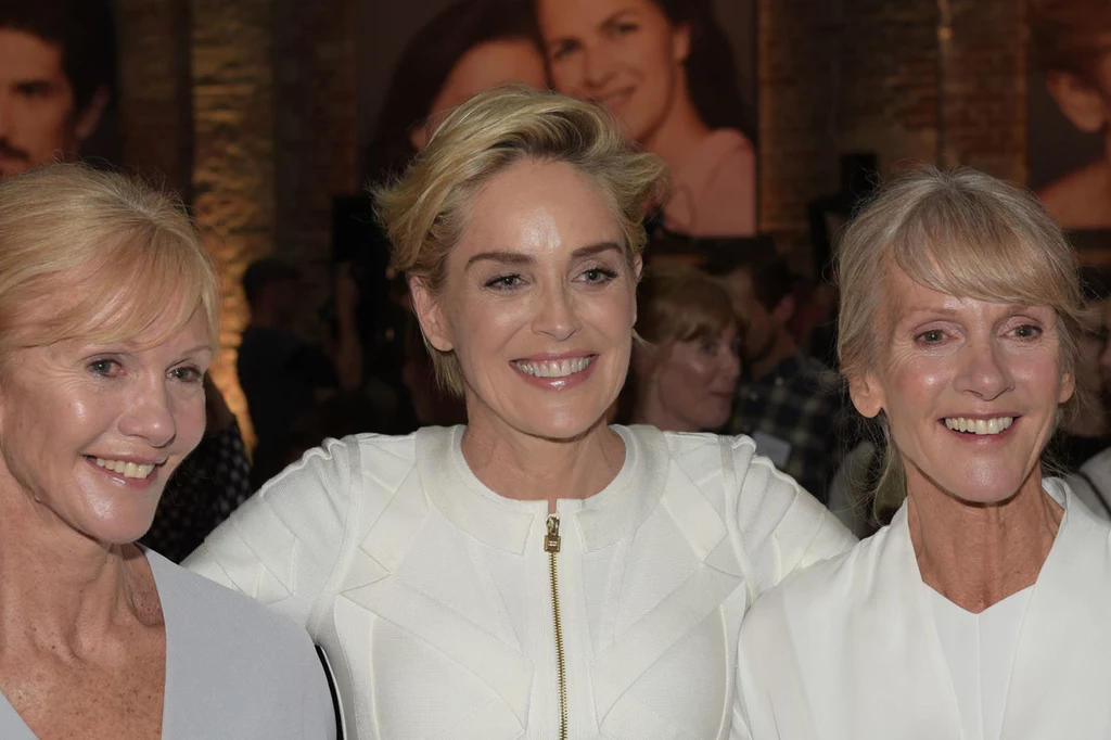 Sharon Stone i bliźniaczki zaproszone do projektu "Proof In Real Life" 