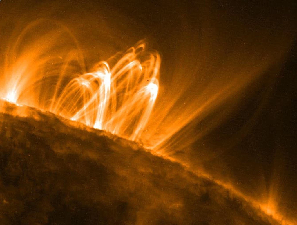 Misja Solar Orbiter pomoże naukowcom zrozumieć zachodzące na Słońcu procesy.