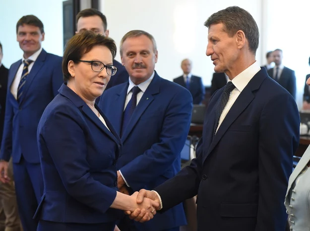 Premier Ewa Kopacz i nowy minister skarbu Andrzej Czerwiński