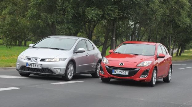 Kosmiczny kokpit jest czytelny i łatwy w obsłudze. Na jakość wykonania nie można narzekać. Ale jest jedna wada - szybka przed obrotomierzem bardzo łatwo się rysuje. 