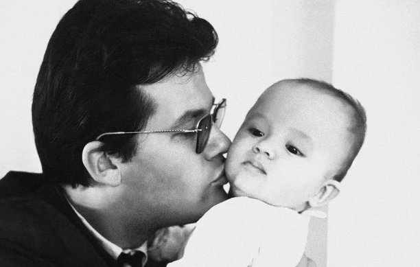 Zbigniew Cybulski z małym Maćkiem Zbigniew Cybulski z małym Maćkiem