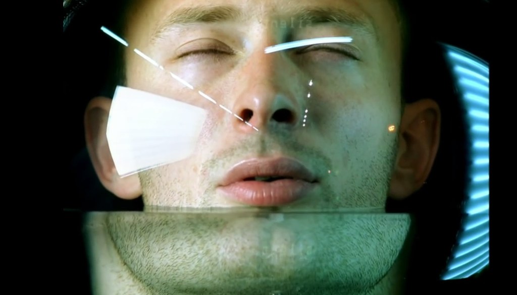 Thom Yorke w teledysku "No surprises"