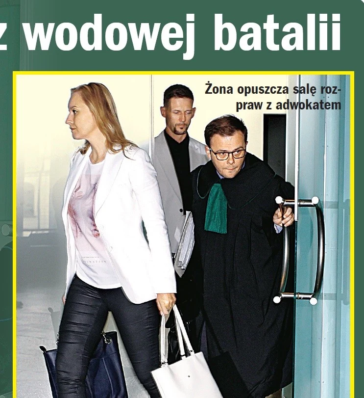 Wójcik z byłą żoną wychodzą z sali sądowej Wójcik z byłą żoną wychodzą z sali sądowej