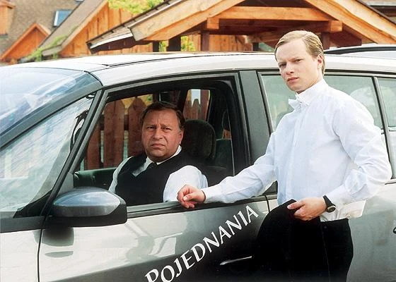 Młody aktor wystąpił następnie u jednej z najwybitniejszych reżyserek świata, Agnieszki Holland. Zagrał niedużą rolę w jej dramacie "Julia wraca do domu" (2002). Rok później miał natomiast okazję spotkać się po raz kolejny na planie ze swoim ojcem, Jerzym. Panowie pojawili się w reżyserowanej przez starszego z rodu Stuhrów "Pogodzie na jutro", opowiadającej o mężczyźnie, który po kilkunastu latach opuszcza klasztorne mury i ma okazję skonfrontować się z porzuconą niegdyś rodziną.