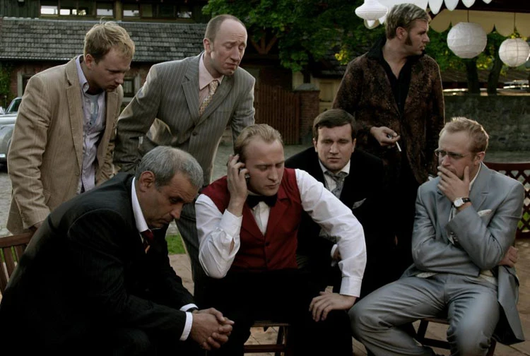 Błyskotliwa wędrówka po najgłębszych zakamarkach męskiej duszy, naga prawda o mężczyznach... Tak promowany był "Testosteron" (2007) Andrzeja Saramonowicza i Tomasza Koneckiego, w którym na planie spotkała się czołówka polskich aktorów. Obok Stuhra w filmie o grupie podchmielonych mężczyzn, którzy na niedoszłym weselu dzielą się swoimi przemyśleniami na temat kobiet i miłości, wystąpili: Borys Szyc, Tomasz Kot, Piotr Adamczyk, Tomasz Karolak, Cezary Kosiński i Krzysztof Stelmaszczyk.