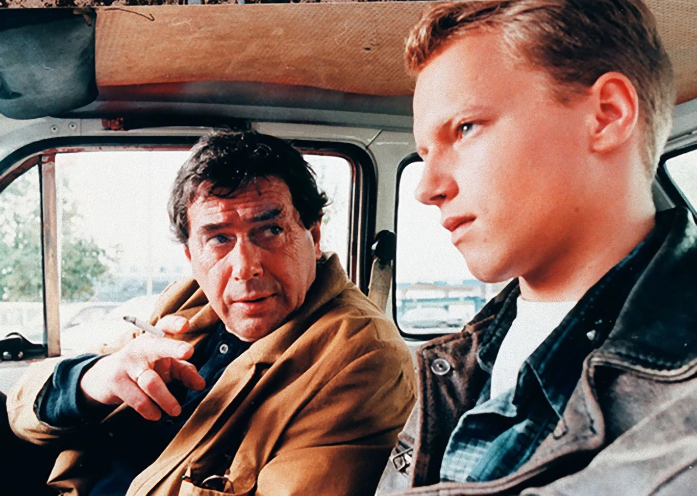 W 1991 roku pojawił się w produkcjach "V.I.P." Juliusza Machulskiego oraz "Dzieci wojny" Krzysztofa Regulskiego, po czym na dłuższy czas stracił zainteresowanie aktorstwem, poświęcając się studiom psychologicznym. Dał się co prawda namówić na "gościnny" występ w reżyserowanych przez ojca "Historiach miłosnych" (1997), ale był to raczej wyjątek potwierdzający regułę. Na dobre powrócił do kina dopiero za sprawą roli Aleksa w komedii sensacyjnej "Fuks" (1999) Macieja Dutkiewicza, opowiadającej o młodym chłopaku, który w dniu swoich 18. urodzin wciela się w życie od dawna obmyślany plan zemsty.