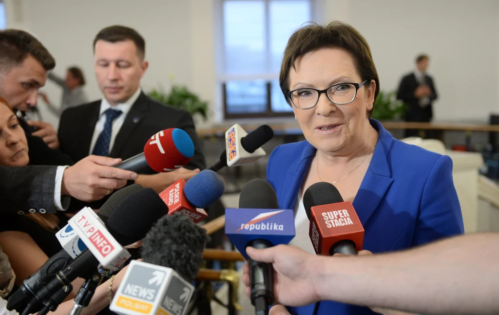 Ewa Kopacz po posiedzeniu klubu parlamentarnego PO w Sejmie Ewa Kopacz po posiedzeniu klubu parlamentarnego PO w Sejmie