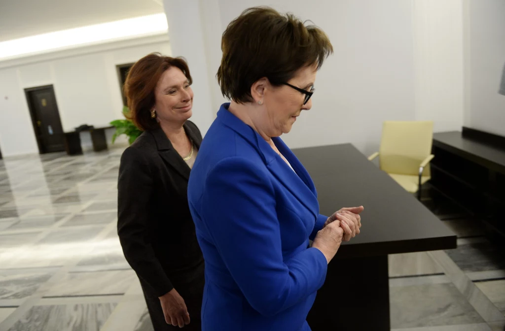 Ewa Kopacz i Małgorzata Kidawa-Błońska po posiedzeniu klubu parlamentarnego PO w Sejmie Ewa Kopacz i Małgorzata Kidawa-Błońska po posiedzeniu klubu parlamentarnego PO w Sejmie