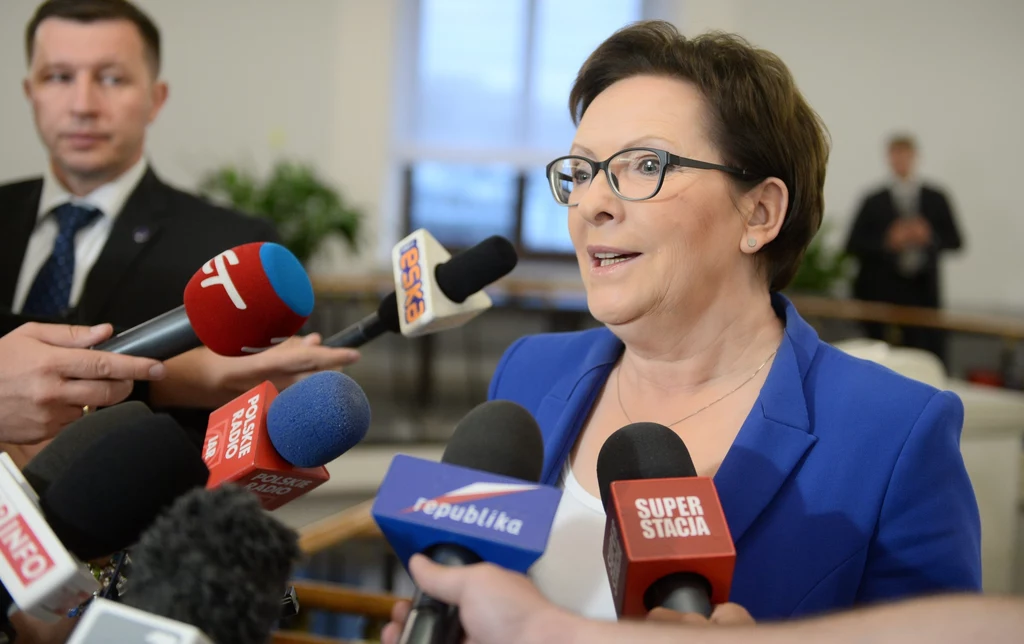 Ewa Kopacz po posiedzeniu klubu parlamentarnego PO w Sejmie Ewa Kopacz po posiedzeniu klubu parlamentarnego PO w Sejmie