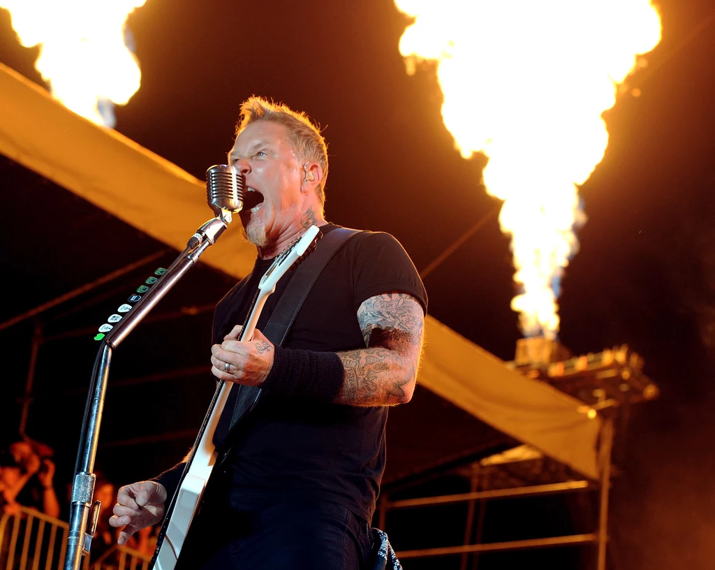 James Hetfield z Metalliki na scenie James Hetfield z Metalliki na scenie