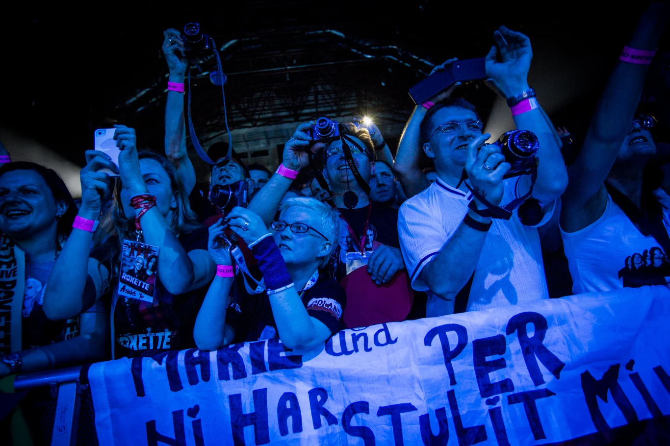 Niemal od pierwszego utworu fani śpiewami wspierali swoich idoli Niemal od pierwszego utworu fani śpiewami wspierali swoich idoli