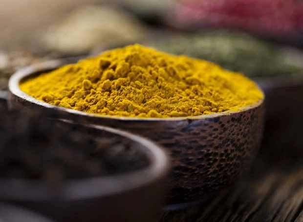 Curry to świetny dodatek do ogórków! Jest bardzo zdrowe - zwiększa wydzielanie żółci, tym samym ułatwia spalanie tłuszczów Curry to świetny dodatek do ogórków! Jest bardzo zdrowe - zwiększa wydzielanie żółci, tym samym ułatwia spalanie tłuszczów