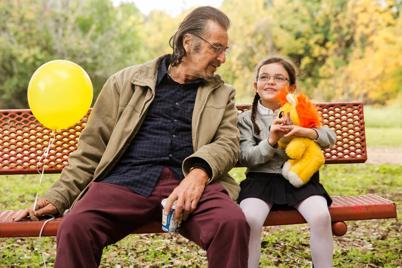 Al Pacino i Skylar Gasper w scenie z filmu "Manglehorn"