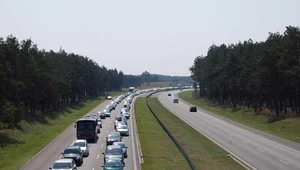 Szlabany na A1 mają być podnoszone, jak to stwierdziła premier Ewa Kopacz, "w razie oceny, że natężenie ruchu jest nadmierne, będzie lub występuje korek"