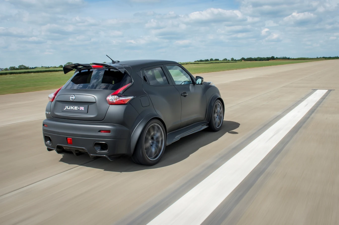 Nissan Juke-R 2.0