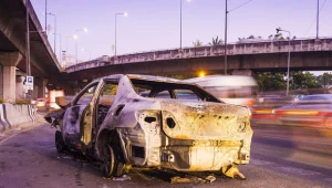 Policja podejrzewa, że samochody mogły zostać podpalone, zdjęcie ilustracyjne