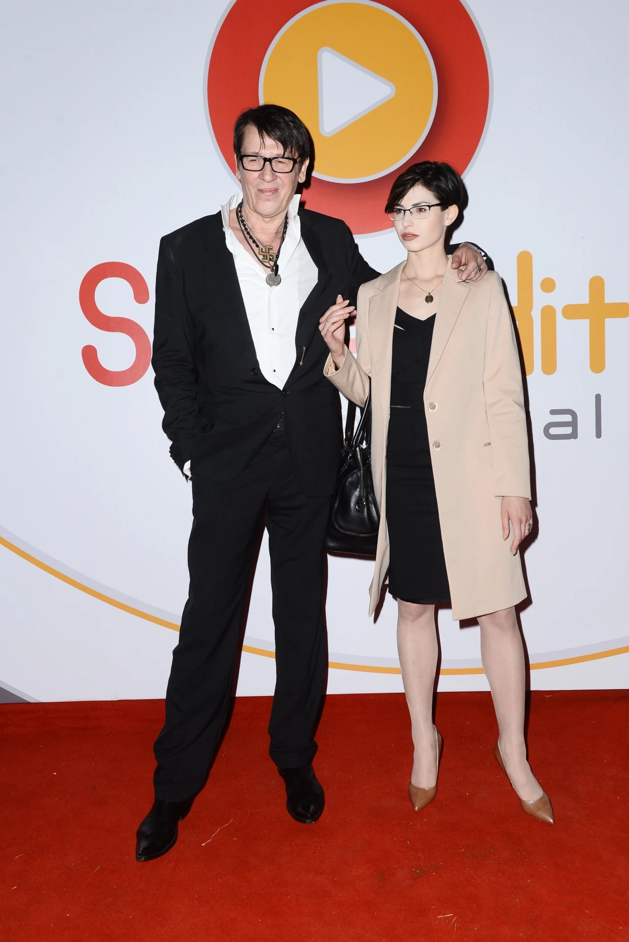 Maciej Maleńczuk ze swoją młodziutką przyjaciółką