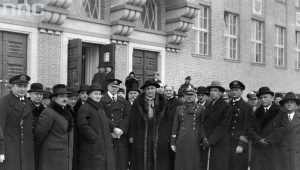 Uroczystość poświęcenia Państwowej Szkoły Morskiej w Gdyni. Drugi z prawej - Antoni Garnuszewski