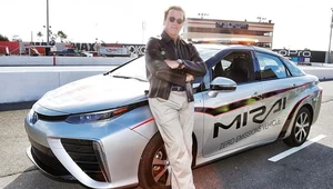 Arnold Schwarzenegger pojechał Toyotą Mirai w wyścigu NASCAR