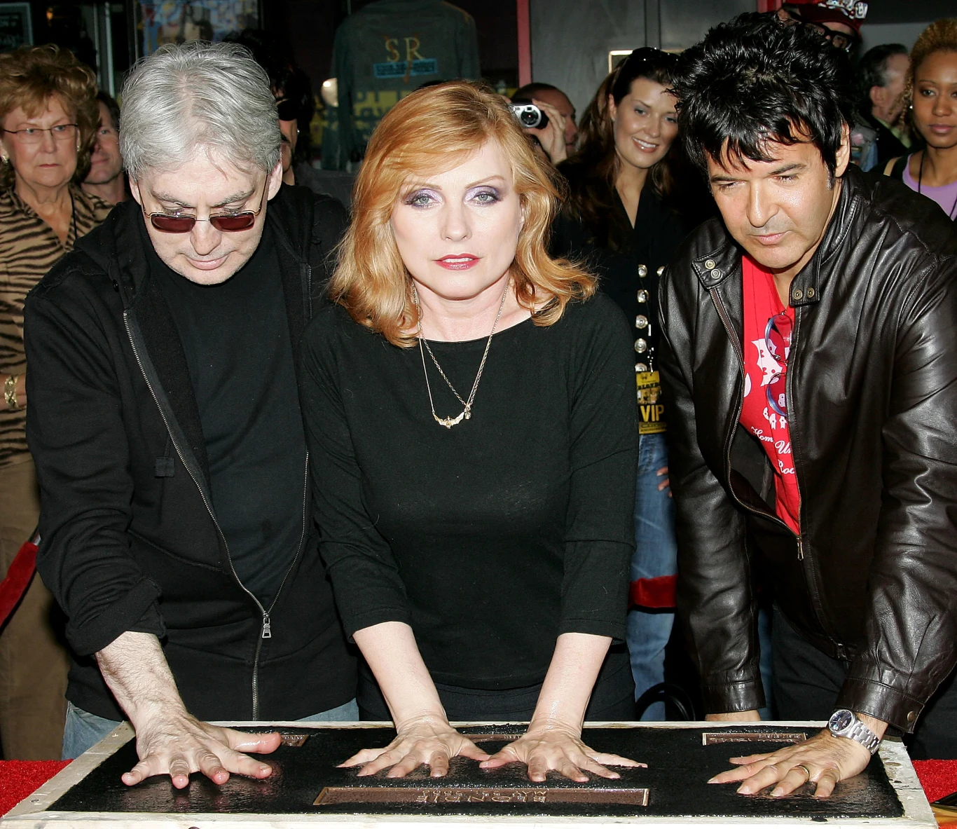Debbie Harry najbardziej znana jest jako charyzmatyczna wokalistka zespołu Blondie, który święcił triumfy na przełomie lat 70. i 80. Debbie Harry najbardziej znana jest jako charyzmatyczna wokalistka zespołu Blondie, który święcił triumfy na przełomie lat 70. i 80.