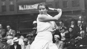 Jadwiga Jędrzejowska podczas turnieju tenisowy na kortach Wimbledonu w 1937 roku