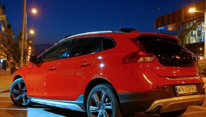 Volvo V40 Cross Country T5 - ani kombi, ani terenowe. Za to bardzo szybkie i bezpieczne