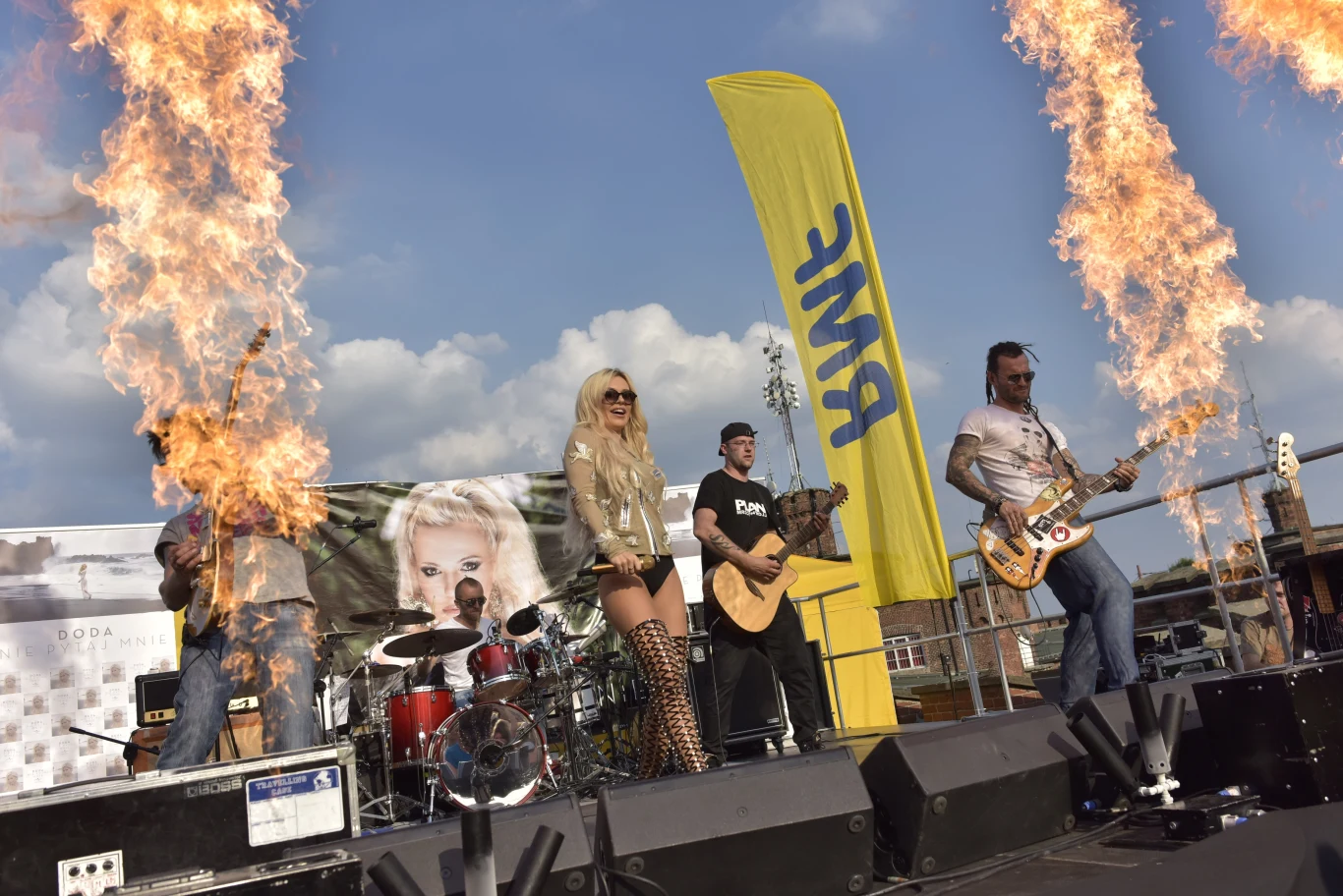 Doda zagrała w Krakowie w ramach akcji RMF FM - Koncert za jeden uśmiech