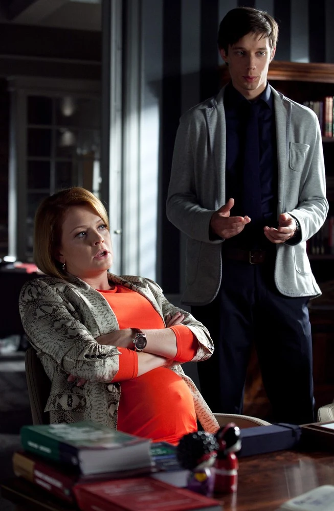 Daria Widawska z brzuszkiem na planie "Prawa Agaty" Daria Widawska z brzuszkiem na planie "Prawa Agaty"