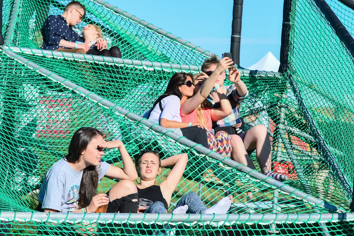 Tak się bawią fani podczas Open'er Festivalu 2015 Tak się bawią fani podczas Open'er Festivalu 2015