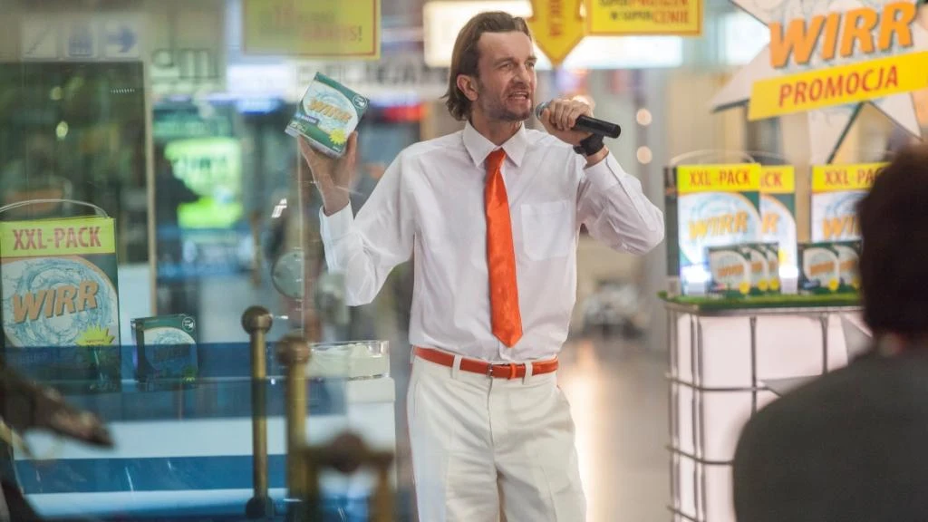 Tomasz Kot w scenie z filmu "Żyć nie umierać"