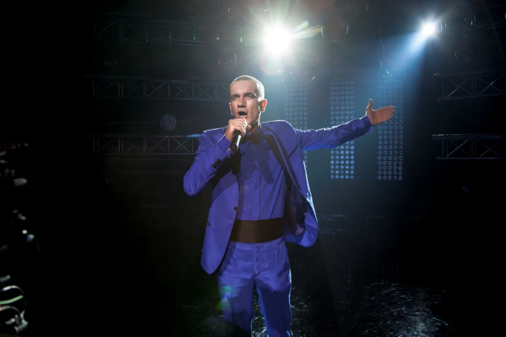 Tomasz Kot w scenie z filmu "Żyć nie umierać"