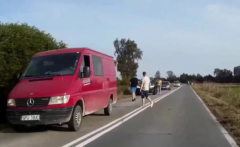 Kierowca Audi nawet nie zwrócił uwagi na to, że doprowadził do wypadku